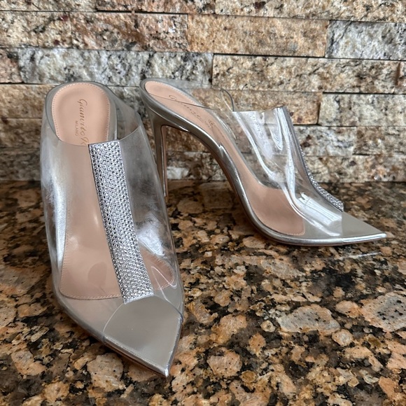 GIANVITO ROSSI
Sigma Crystal-Embellished Metallic Leather Sandals - Picture 3 of 11